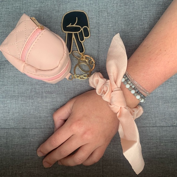 “Banana” Bag Charm Set with Matching Twilly - Picture 3 of 3